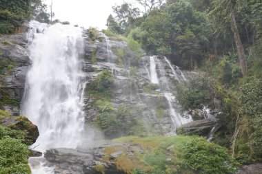 Doi Inthanon, Chiangmai, Tayland Wachirathan waterfal