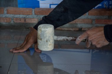 döşeme seramik duvar, fayans inşaat yükleme 