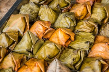 Doldurulmuş hamur piramit, Tay tatlı