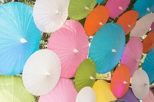 Bunte Regenschirme in Thailand — Stockfoto