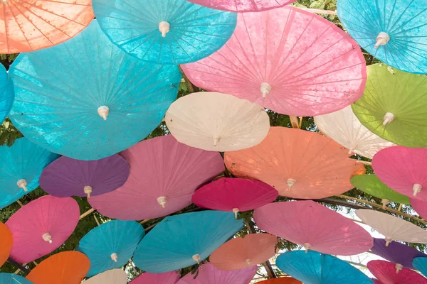 深圳市创辉的撑着雨伞，泰国 — 图库照片