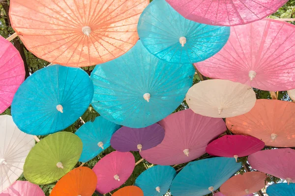 深圳市创辉的撑着雨伞，泰国 — 图库照片