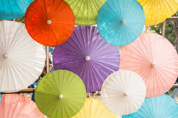 深圳市创辉的撑着雨伞，泰国 — 图库照片