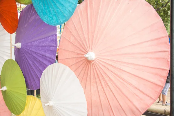 深圳市创辉的撑着雨伞，泰国 — 图库照片