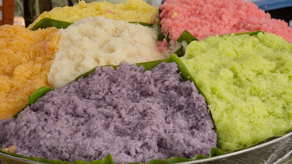 Riz collant coloré dessert thaïlandais traditionnel — Photo