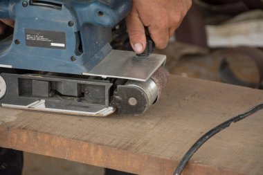 zımpara makinesi elektrikli ahşap üzerine çalışma