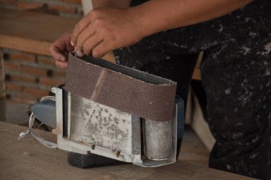 zımpara makinesi elektrikli ahşap üzerine çalışma