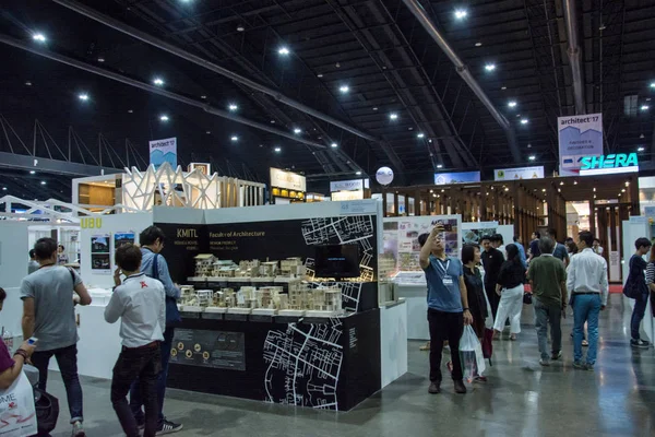 NONTHABURI - MAY 6 ,2017: People  walking in Architect expo'17 . — Stock Photo, Image