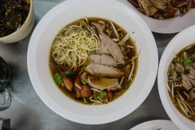 Çince ördek şehriye çorbası Tarifi kızartma 