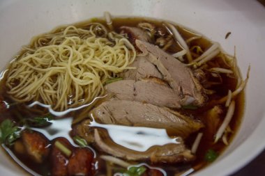 Çince ördek şehriye çorbası Tarifi kızartma 