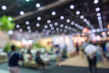 Sergide yürüyen soyut insanlar bulanık arkaplan