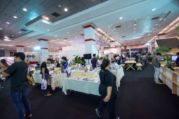 Bangkok-22 Temmuz 2017: insanlar Baanlaesuan orta adil yürüyüş