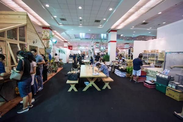 Bangkok-22 Temmuz 2017: insanlar Baanlaesuan orta adil yürüyüş