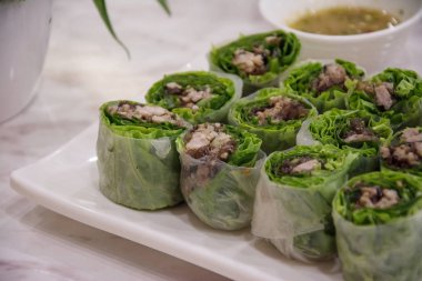 Vietnamca bahar roll sebze ve domuz