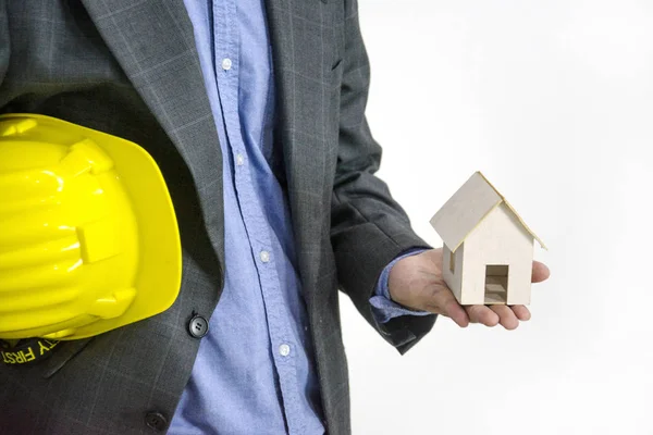 Arquiteto ou engenheiro com capacete amarelo, isolar no branco — Fotografia de Stock