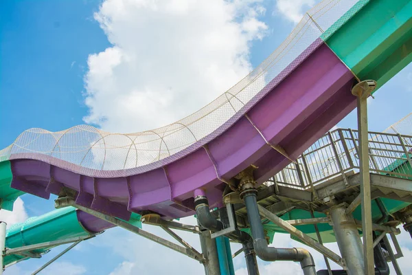 Water slide with blue sky in water park — Stock Photo, Image