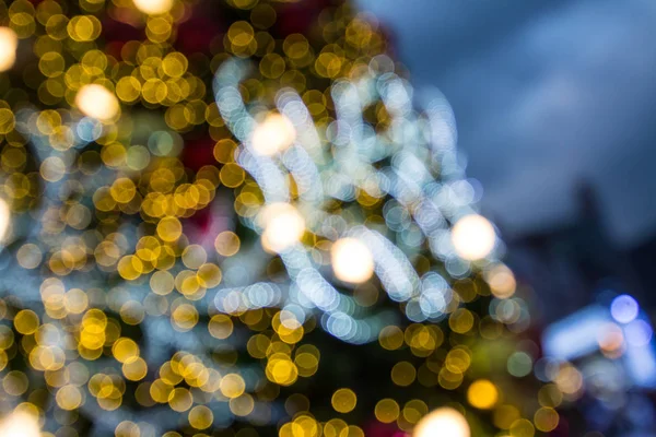 Abstract christmas background with defocused lights — Stock Photo, Image