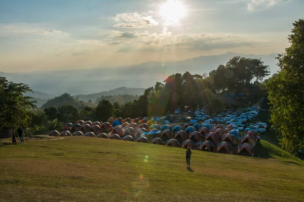 Nan, Tailândia-14 de dezembro de 2017: Camping Tendas em Doi Samer Da — Fotografia de Stock