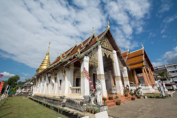 Храм Ват Пратхатчанчанкам в провинции Нан Северного Таиланда. A — стоковое фото