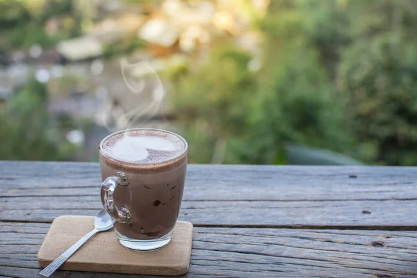 Kaffe Kop Træbordet Med Natur Landskab Baggrund - Stock-foto