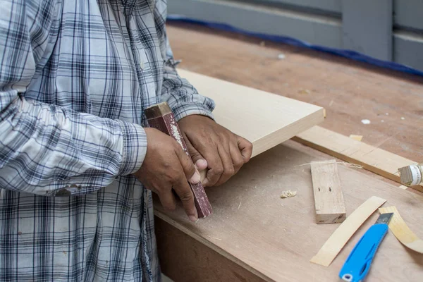 Utilisation Bois Planche Frottement Papier Verre Pour Fabrication Table Meubles — Photo