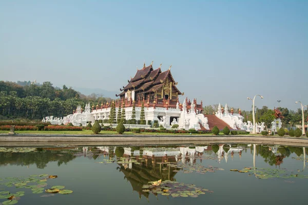 泰国清迈附近拉贾普鲁克皇家公园的皇家展馆 — 图库照片