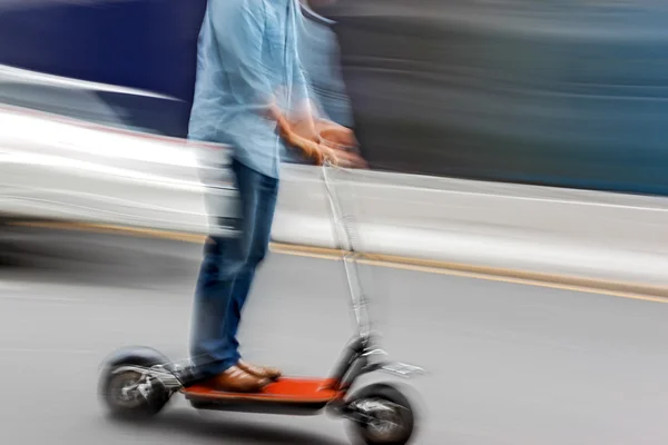 Close-up van een scooter op het asfalt — Stockfoto
