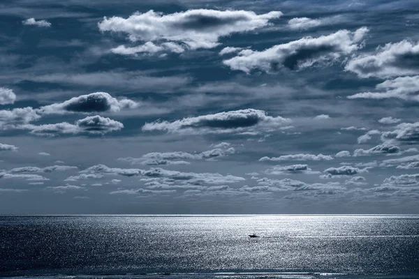 Nachtlandschaft mit Meer und Himmel — Stockfoto