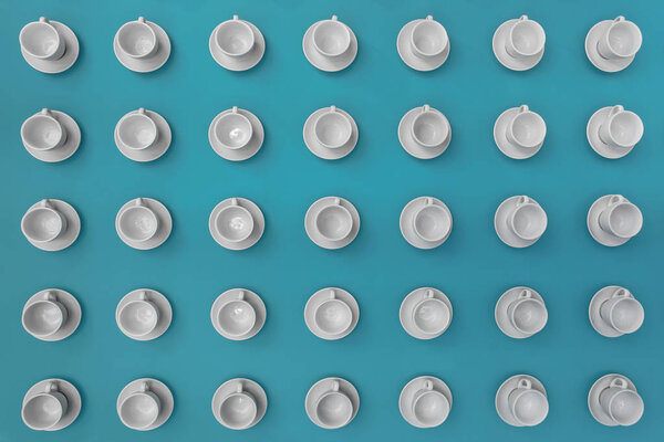 Чашки чая и кофе
