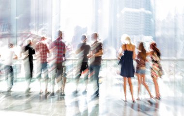 bir grup insan lobi İş Merkezi