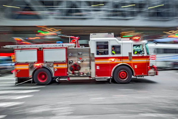 Fire trucks and firefighters brigade in the city — Stock Photo, Image