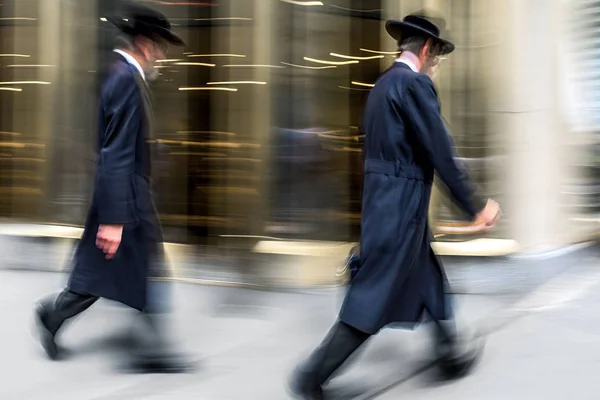 Skupina židovských podnikatelů v ulici — Stock fotografie