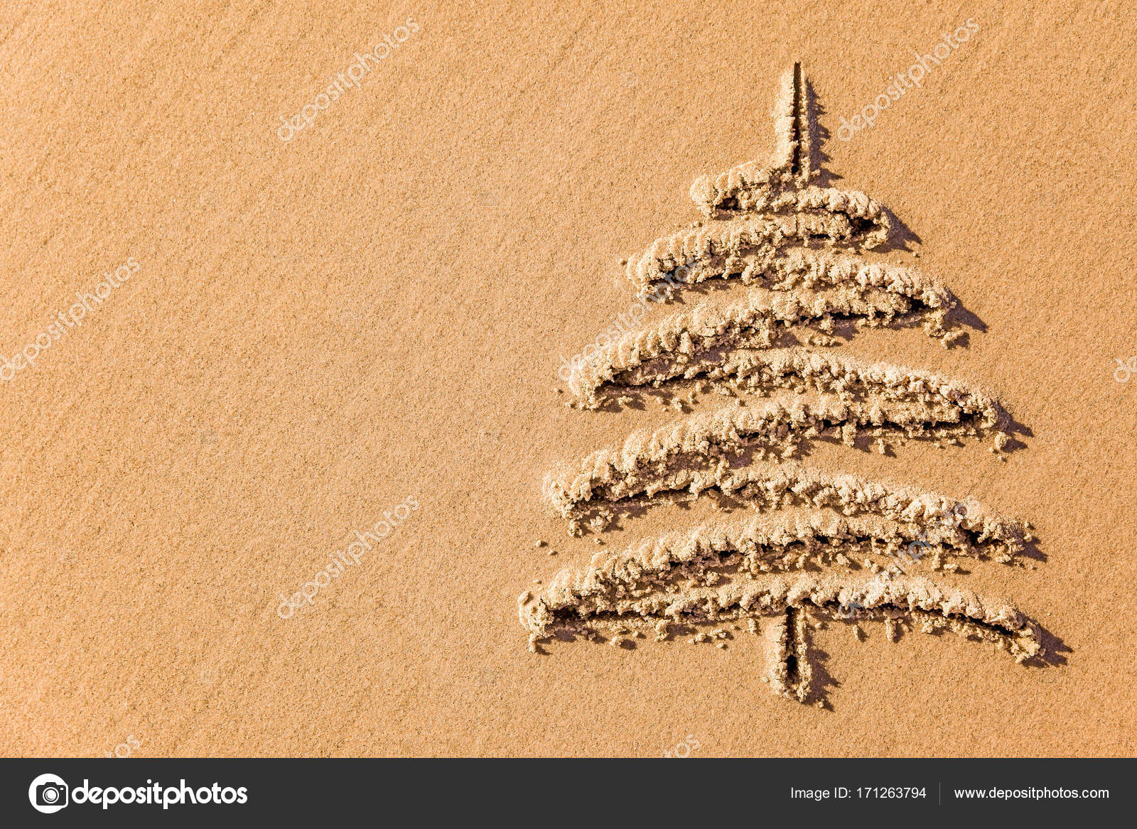 Images christmas tree in the sand — Stock Photo © blurAZ1 171263794
