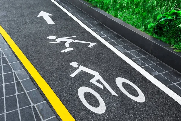 Bike path marking. — Stock Photo, Image