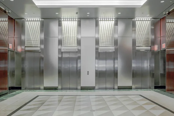 Elevator doors in the business center — Stock Photo, Image