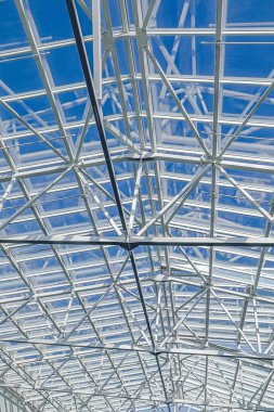 Mavi cam tavan içinde dokulu