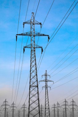 yüksek voltaj sütunları