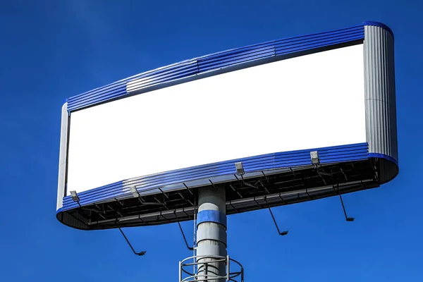 Post mit Werbetafeln über blauem Himmel Hintergrund — Stockfoto