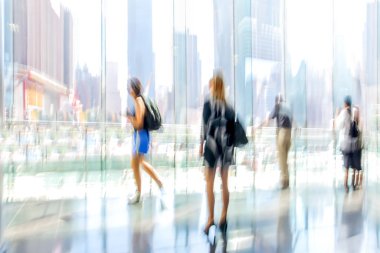 bir grup insan lobi İş Merkezi