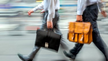 Grup iş adamları sokak