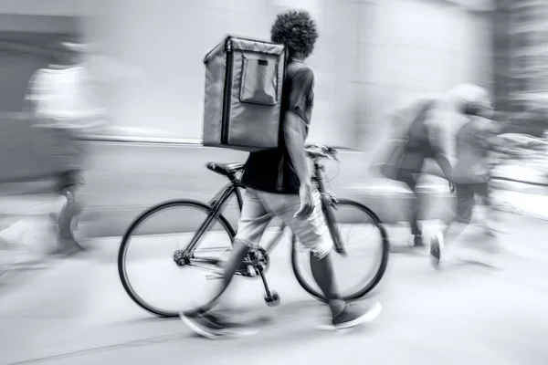 Transport écologique propre alternatif en tonali bleu monochrome — Photo