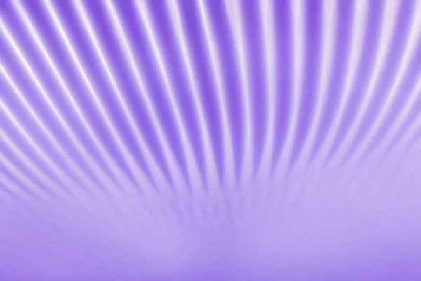 闪光金属表面光源的紫光反射 — 图库照片