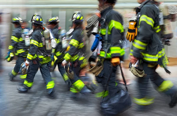 Brandbekämpfung Und Minenopfer Hilfe Vorsätzliche Bewegungsunschärfe — Stockfoto