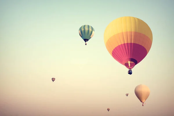 Renkli sıcak hava balonları — Stok fotoğraf