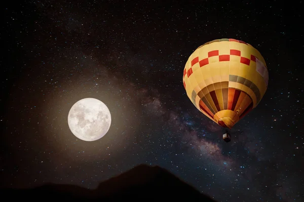 Hot air balloon and full moon — Stock Photo, Image