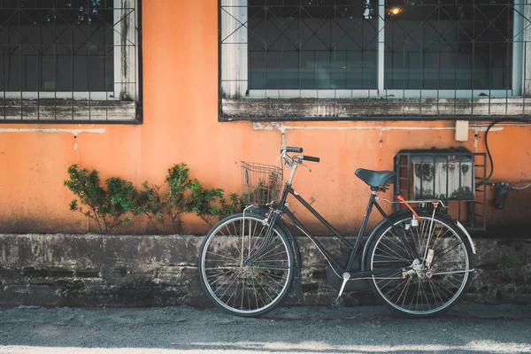 ビンテージ自転車駐車 — ストック写真