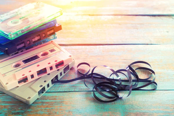 Retro tape cassette over houten tafel — Stockfoto