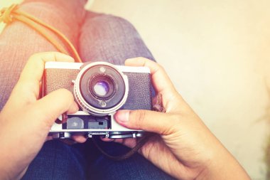 kadın el holding retro kamera