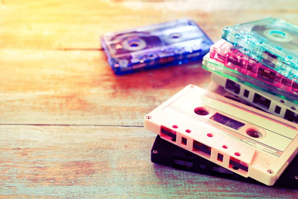 Retro tape cassette over houten tafel — Stockfoto