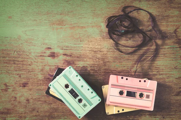 Retro tape cassette op houten tafel — Stockfoto